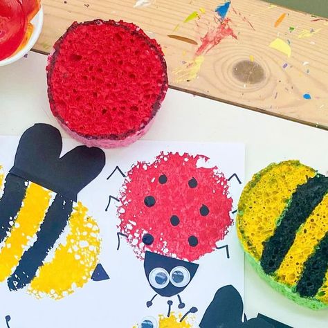 Art With Sponges, Sponge Printing Preschool, Sponge Activities For Kids, Sponge Painting Ideas, Sharpie Flowers, Sponge Painting Ideas For Kids, Sponge Butterfly Painting, Preschool Sponge Painting, Sponge Art