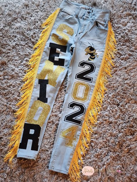 Senior Class Pants, Senior Jeans Black And Gold, Homecoming Pants Idea, Junior Homecoming Pants, Homecoming Diy Pants, Senior Hoco Jeans Ideas, Homecoming Pants Ideas Junior, Hoco Pants Seniors, Senior Overalls Ideas High Schools 2025