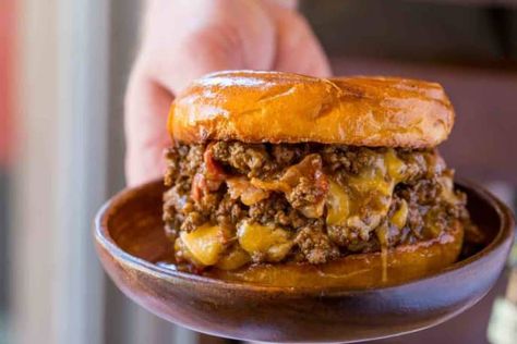 Bacon, Beer and Cheese Sloppy Joes are the perfect gameday food for a crowd with a Guinness sauce and sharp cheddar cheese filling. #bacon #beer #cheese #sloppyjoes #dinnerthendessert #weeknightmeals #gameday Bacon Beer And Cheese Sloppy Joes, Bacon Beer Cheese Sloppy Joes, Sloopy Joes, Cheese Sloppy Joes, Sloppy Joes Dinner, Mcdonalds Recipes, Philly Cheesesteak Sloppy Joes, Loose Meat, Loose Meat Sandwiches