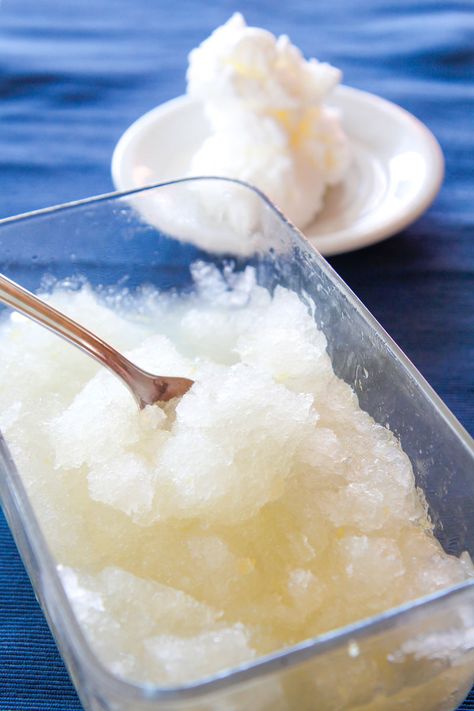 Lemon Granita, Sicilian Summer, Granita Recipes, Sorbet Recipe, Ice Popsicle, Cauliflower Soup Recipes, Summer Baking, Yummy Ice Cream, Sorbet Recipes