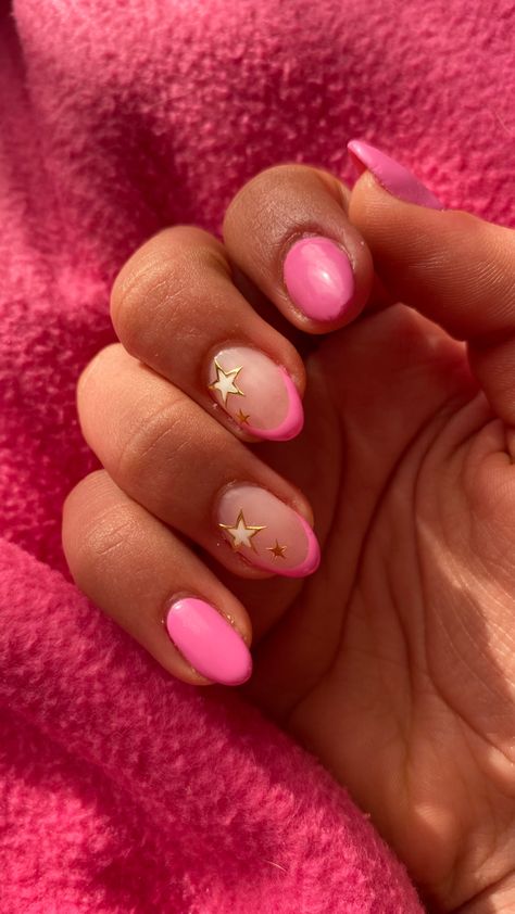 Pink French Tip With Gold Line, Pink Nashville Nails, Funky Pink Nails, Pink Design Nails, French Pink Nails, Pink Nails With Design, Nail Inspo For Summer, Pink Star Nails, Pink Nail Design Ideas