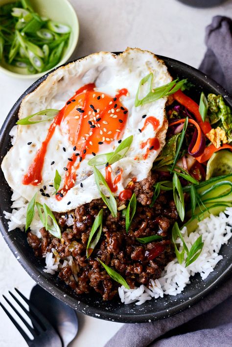 Korean Beef Bowl Recipe, Beef Bowl Recipe, Korean Bbq Beef, Korean Beef Bowl, Beef Bowl, Cooking Jasmine Rice, Beef Bowls, Spicy Korean, Korean Beef