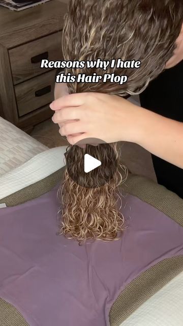 the hair plop on Instagram: "#hairplop #hairplopping #hairplopmethod #hairploptutorial #wavyhairstyling #wavyhairroutine #wavedefinition #frizzyhairtip #wavyhairtips #wavyhaircare" Wavy Hair Tips, Frizzy Hair Tips, Hair Plopping, Wavy Hair Care, Hair Curly, May 23, Air Plants, Wavy Hair, Curly Hair