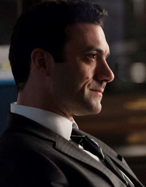 Morgan Spector as Mayor Bobby Golec - Pearson - TV Fanatic Morgan Spector, Suits Series, Season 1, Tv Shows, Tv, Fictional Characters