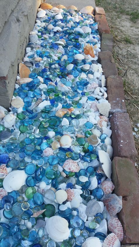 Beach Theme Garden, Shell Garden, Outdoor Beach Decor, Ocean Garden, Seaside Garden, Beach Patio, Backyard Beach, Outdoor Crafts, Coastal Gardens