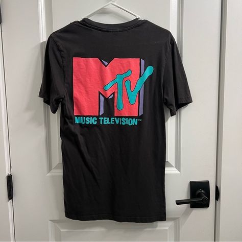 MTV shirt. By Divided. Mtv Shirt, Style T Shirt, Music Tv, Mtv, Vintage Style, Divider, Vintage Fashion, Outfit Inspo, Plus Fashion