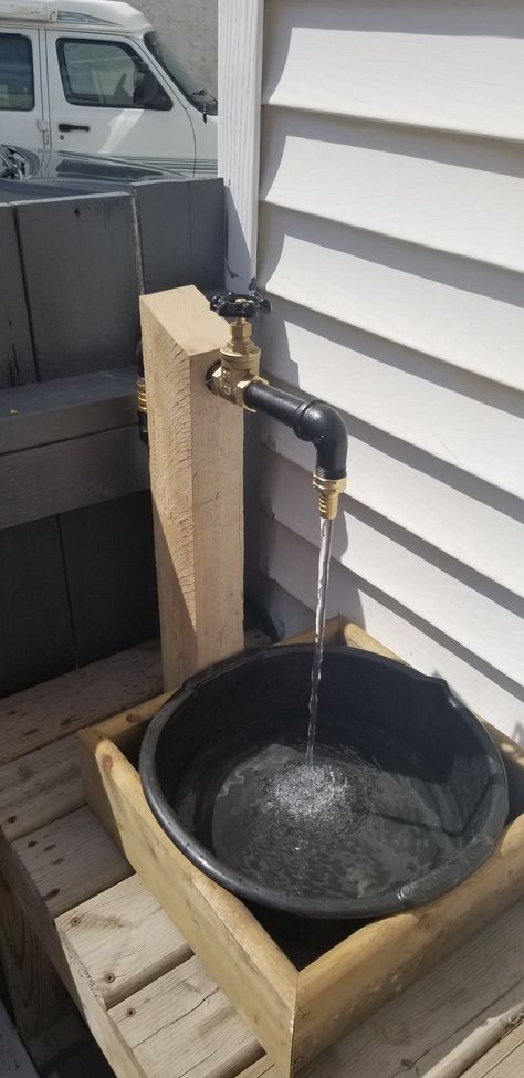 $20 worth of parts and some scrap wood makes for a good portable outdoor hand washing station. It hooks up to any garden hose. Outdoor Hand Washing Station, Dreamland Ideas, Portable Sink, Wash Station, Washing Station, Garden Sink, Hand Washing Station, Outdoor Sinks, Outdoor Classroom