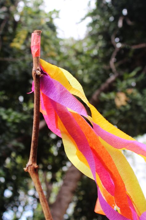 scrumdilly-do!: crepe paper wind catchers Nature Crafts Kids, Ultimate Summer Bucket List, Earth Day Projects, Bored Kids, Wind Catcher, Party Streamers, Summer Crafts For Kids, Tie Dye Shirts, Nature Kids