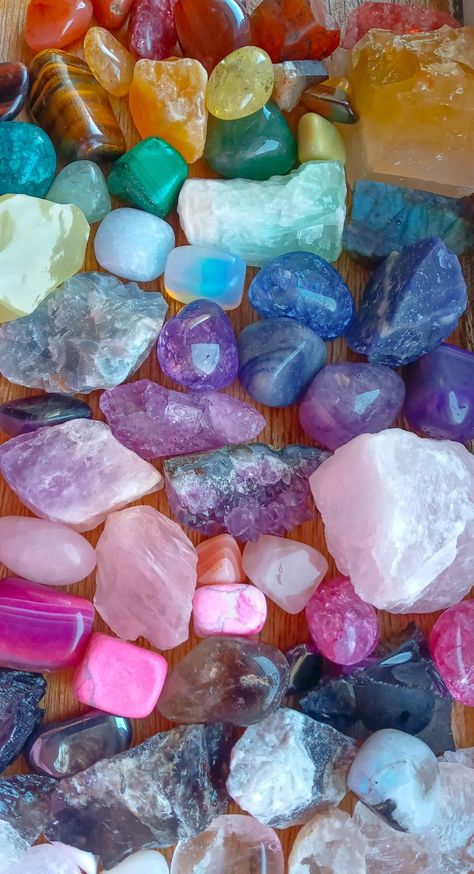 #Crystals #spiritual #spirituality Cristal Aesthetic, Gemstones Aesthetic, Crystal Wallpaper, Crystal Aesthetic, Crystal Castle, Gem Mining, Cleansing Crystals, Types Of Crystals, Pretty Rocks