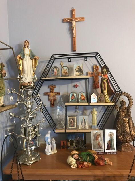 Home Altar Catholic, Catholic Altar, Prayer Corner, Prayer Wall, Home Altar, Altar Decorations, Sacred Space, Birthday Decorations, Room Decor