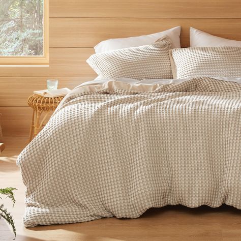 PRICES MAY VARY. Breathable & Moisture-Wicking: Made from 50% cotton and 50% rayon derived from bamboo, this cooling duvet cover set naturally absorbs moisture and is exceptionally breathable, providing a comfortable and dry night's sleep for hot sleepers. Elevated Classic Texture: The classic waffle weave design and three-dimensional texture add sophistication to your bedroom, while the vintage look brings a touch of relaxed elegance to any space. Stone-Washed: The stone-washed technique lends Comfy Duvet Cover, Bamboo Duvet Cover, King Size Duvet Covers Master Bedrooms, Olive Duvet Cover, Waffle Knit Comforter, Bed Sheet Combinations, Waffle Comforter Bedroom, Warm Neutral Bedding, Bedding For Hot Sleepers