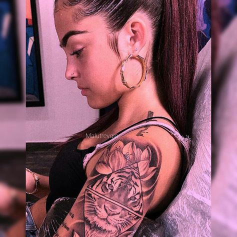 New tattoo malu trevejo Malu Trevejo Tattoo Arm, Malu Trevejo Tattoo, Malu Trevejo Outfits, Ashely Benson, Malu Trevejo, Stick Poke Tattoo, Scar Tattoo, Neck Tattoos Women, Tattoed Women