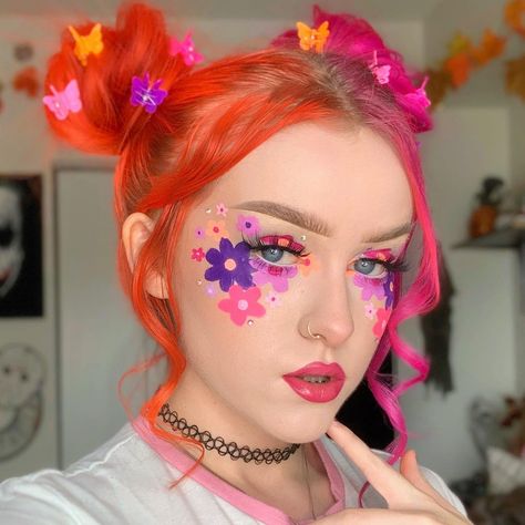 Face Painting Makeup Beauty, Color Block Eye Makeup, Cute Bold Makeup Looks, Eye Paint Makeup, Festival Of The Arts Nails, Makeup Looks With Face Paint, Candycore Makeup, Aesthetic T Shirt Outfit, Spring Makeup Looks Creative