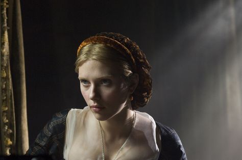 Scarlett Johansson as Mary Boleyn in "The Other Boleyn Girl", 2008. The Other Boleyn, Mary Boleyn, 16th Century Fashion, Philippa Gregory, The Other Boleyn Girl, Pretty Costume, The White Princess, Historical Movies, Anne Boleyn