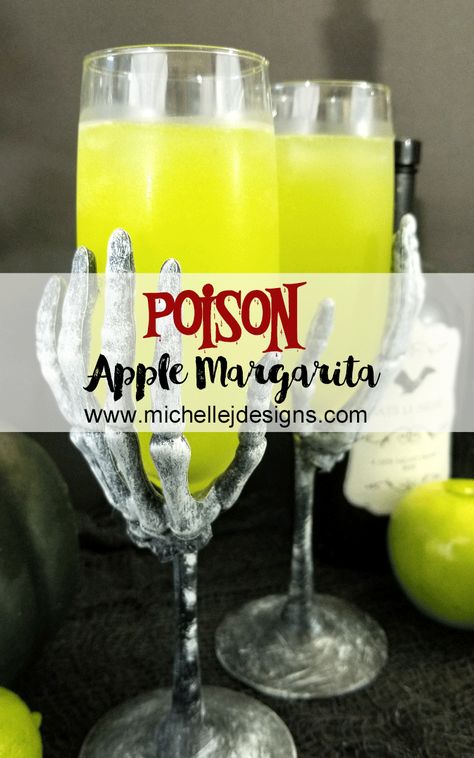 Take a sip of the apple cider margarita cocktail. It will make you pucker up and say "yum" - www.michellejdesigns.com #michellejdesigns #fallcocktails #halloweendrinks #halloweencocktail #applecidermargarita #applecidercocktail Apple Cider Margarita, Cider Margarita, Apple Margarita, Cocktails Margarita, Halloween Alcohol, Cocktails Tequila, Halloween Themed Drinks, Cocktail Halloween, Halloween Party Drinks