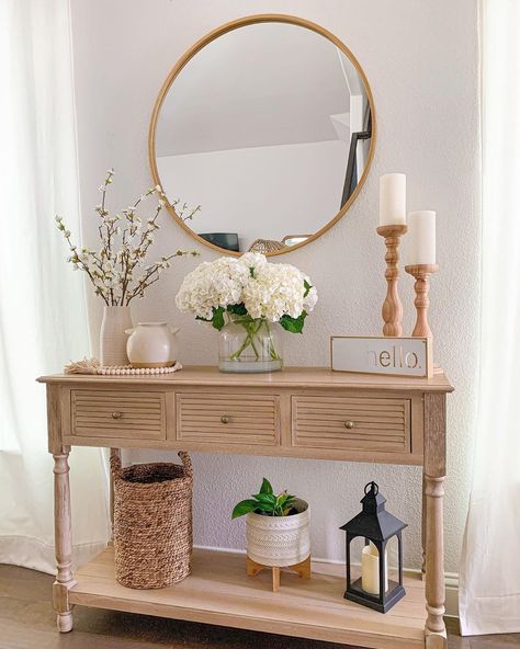 Hall Table Decor, Unique Decoration Ideas, Front Entry Tables, Small Entry Tables, Entrance Table Decor, Hallway Table Decor, Entryway Table Ideas, Small Entryway Table, Small Console Table