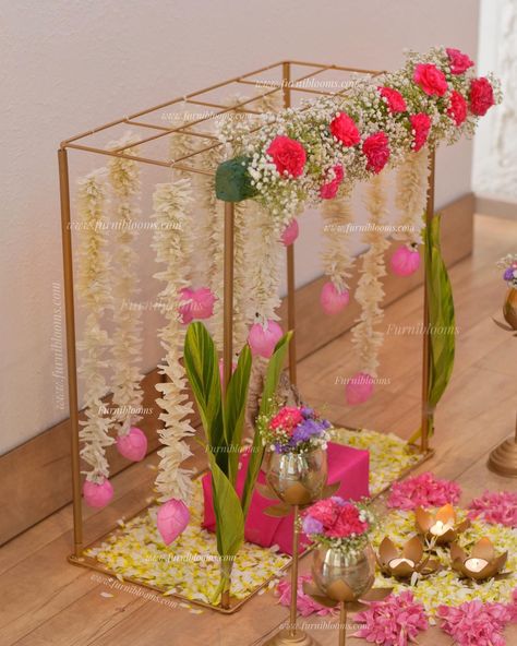 Pooja Room Decoration Ideas With Flowers, Background Decorations For Pooja, Pooja Backdrop Decoration, Mandap Backdrop, Pooja Backdrop, Navratri Decoration, Ganpati Decoration Theme, Coconut Decoration, Mandir Decoration