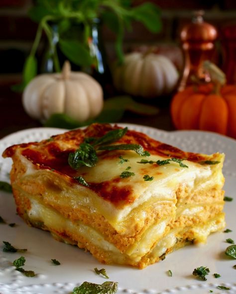 Pumpkin Lasagne, Pumpkin Fondue, Savory Halloween Food, Pumpkin Ricotta, Pumpkin Lasagna, Lasagne Recipes, Recipe Pumpkin, Halloween Food For Party, Soft Cheese