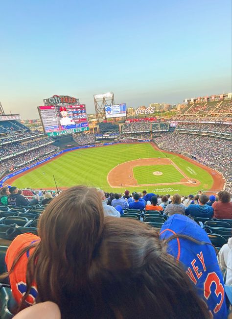 Perfect Game Baseball, Baseball Game Photo Ideas, Baseball Game Instagram Pictures, Baseball Game Aesthetic, Pinterest Poses, Baseball Aesthetic, Spring Friends, Mets Game, Catching Feelings