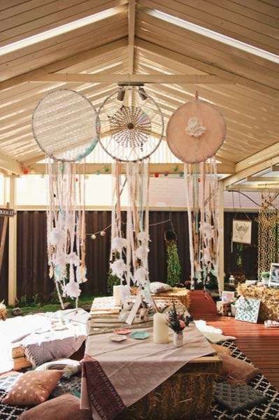 Dreamcatchers at a boho birthday party! See more party ideas at CatchMyParty.com! Boho Chic Party, Bohemian Birthday, Coachella Party, Boho Birthday Party, Bohemian Party, Hippie Party, Bohemian Theme, Boho Party, Boho Birthday