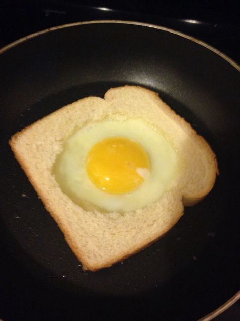 Toast with an egg in the middle. Looks gross but it's sooo good.  Just take some bread and a cup. Take the cup and make a hole in the center of the bread. Place the bread in a pan with a little oil. Crack and place an egg in the hole. Cook until the way you like your eggs and enjoy. Add seasoning for a better taste. Toast With Egg In The Middle, Egg In The Hole, Egg Salad, An Egg, Diy Easy, In The Middle, Air Fryer, Easy Diy, Toast