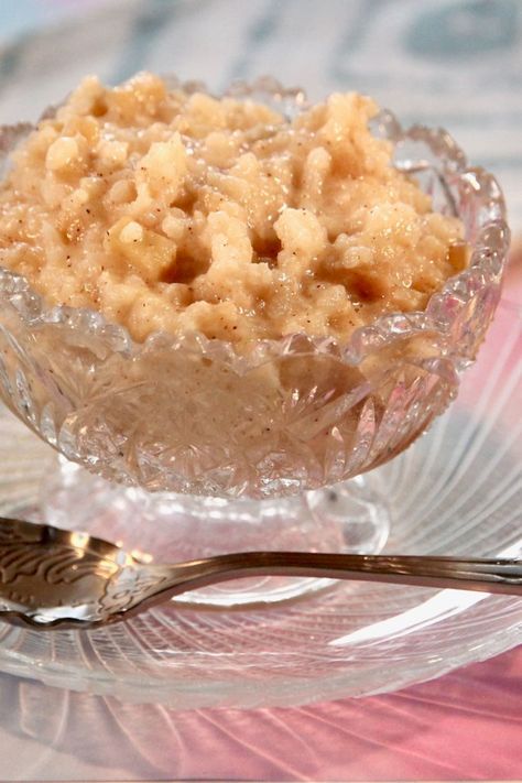 Apple Rice Pudding | "Tastes like rice pudding with apple pie filling added. For extra decadence, serve with caramel sauce on top!" #dessertrecipes #dessertideas #dessertdishes #sweettreats Rice Custard, Apple Rice, Apple Pie Filling Recipes, Easy Food Recipes, Plain Rice, Rice Pudding Recipe, Pie Filling Recipes, Apple Dessert Recipes, Custard Recipes