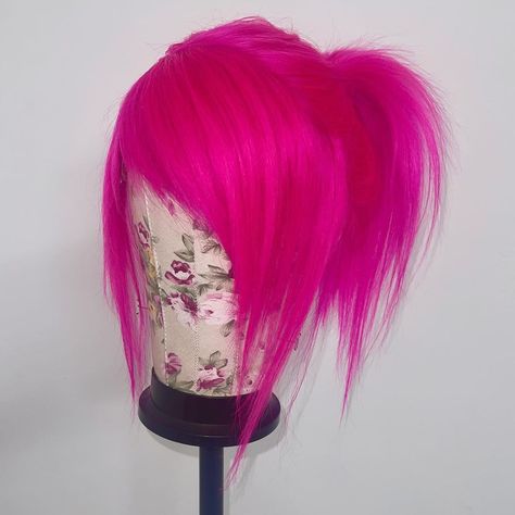 🐀🐁 BiOhAzaRd piNk 🐁🐀 | Instagram Styles Of Dyed Hair, Blond Emo Hair, Hot Pink Scene Hair, Scene Hair Wig, Black Pink Blonde Hair, Pink Emo Hair, Scene Hair Dye, Pink Scene Hair, Pink Hair Styles