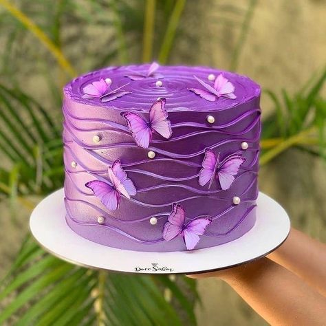 Thanksgiving Desserts Cake, Butterfly Cake Decorations, Purple Cakes Birthday, Fun Thanksgiving Desserts, Butterfly Birthday Cakes, Purple Cake, Purple Cakes, Elegant Birthday Cakes, Funny Birthday Cakes