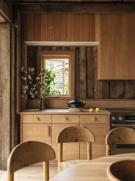 A New Douglas Fir Kitchen in an Old House: Tourists Welcome's New Vacation Rental in the Berkshires Kitchen Guide, Gathering Table, The Berkshires, Tile Countertops, Countertop Design, Cabin Kitchens, Hall Design, Stunning Kitchens, Vacation Home Rentals