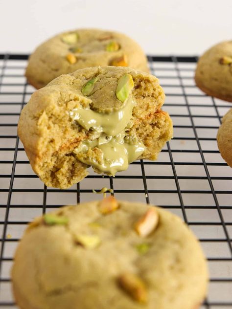 Pistachio Stuffed Cookies Recipe - The Cooking Foodie Pistachio Filling, The Cooking Foodie, Pistachio Dessert, Pistachio Butter, The Best Cookies, Stuffed Cookies, Pistachio Cookies, Best Cookies, Pistachio Cream