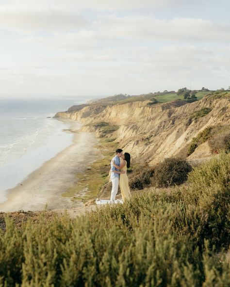 I had the honor of photographing the sweetest proposal for Isaac & Alex! He planned a hang gliding & picnic date for them right at sunset. After they went hang gliding, they changed & set up their picnic spot on the cliffs overlooking the water. When I showed up, they were laughing & talking, just having a special time together! Then Isaac popped the question! She said yes, and even the hang gliders were cheering for them as they flew over! 💛🥹🪂 • • #socalweddingphotographer #socalengagement ... Sunset Cliffs Proposal, Sunset Proposal Pictures, Proposal Set Up Ideas, California Proposal, Sunset Proposal, Hang Gliders, Proposal Spots, Dream Proposal, Proposal Pictures