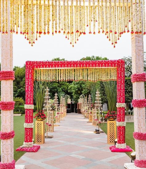 Walkway with Shimmery lights and flowers by Devika Sakhuja-Delhi. #traditionallamp #brasslamps #lampdecor #brasslampdecor #tradiionallampdecor #brasslampdecor #indianwedding #indiandecor #traditionaldecor #weddingdecor #traditionaldiya #diyadecor #brassdiyadecor Entrance Decor For Wedding, South Indian Wedding Decor, Indian Wedding Decor Ideas, Wedding Walkway, Indian Wedding Decor, Indian Wedding Favors, Decor For Wedding, Wedding Hall Decorations, Wedding Stage Decor