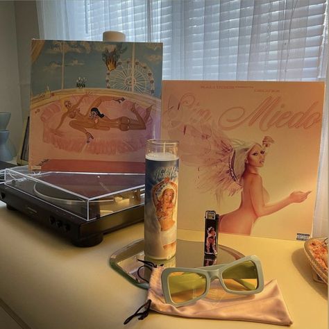 Kali Uchis New Album Cover, Kali Uchis Vynil, Kali Uchis Muñekita, Kali Uchis Desktop Wallpaper, Tyrant Kali Uchis, Red Moon In Venus Kali Uchis, Kali Uchis Vinyl, Kali Uchis Album Cover, Kali Uchis Sza