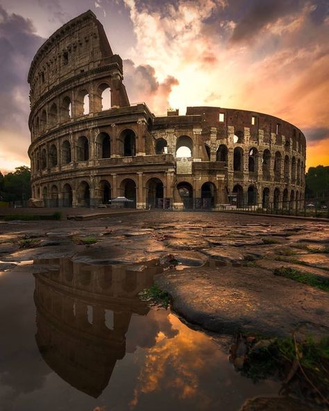 Rome Travel Guide 🇮🇹 Hotels | Attractions | Tips (@unlimitedrome) • Fotky a videa na Instagramu Rome Buildings, Rome Italy Colosseum, Rome Architecture, Rome Travel Guide, Ancient Greek Architecture, Architecture Model House, Italy Aesthetic, Rome Travel, Architecture Photo