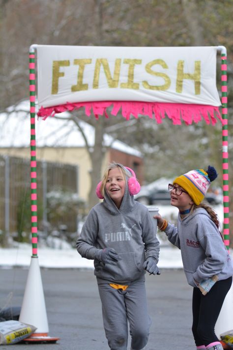 Girls On The Run Practice 5K finish line. Jog A Thon Decorations, 5k Race Goodie Bag Ideas, Race Finish Line Ideas, 5k Ideas Creative, Fun Run Finish Line Ideas, 5k Decorations, Color Run Decorations, Girls On The Run Practice 5k, Gotr Practice 5k Ideas