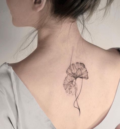 Ginko Leaf Tattoos Design, Ginko Leaf Tattoos, Ginko Biloba, Pretty Tattoos For Women, Stylist Tattoos, Botanical Tattoo, Tattoo Feminina, Discreet Tattoos, Up Tattoos