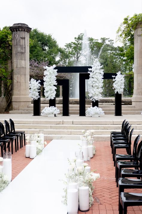 Black and white wedding ceremomy #blackandwhitewedding #blackweddings #wedding #weddingceremony #ceremonydecor #outdoorwedding #weddingideas Mirco Wedding Decor, All Black Wedding Ceremony Decor, Black Altar Wedding, Off White Wedding Decor, Sheek Wedding Decor, Black White And Gold Wedding Ceremony, Black And White Aisle Decorations, Black Wedding Aisle Decor, Black Outdoor Wedding Decor