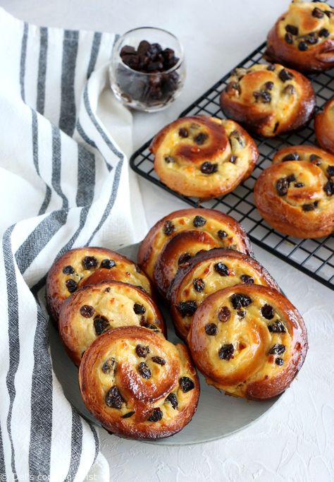 Wake up to the so-called “pains aux raisins”! These easy raisin brioches filled with vanilla pastry cream are a reminiscence of my childhood in France. #breakfast #frenchrecipes #yummybreakfast #breakfasttime #breakfastlover #breakfastinbed #breakfastideas French Breakfast Recipes, Chocolate Eclair Recipe, French Brioche, Chocolate Brioche, Bakery Chocolate Chip Cookies, Hot Chocolate Sauce, French Dessert Recipes, Eclair Recipe, Baking Skills