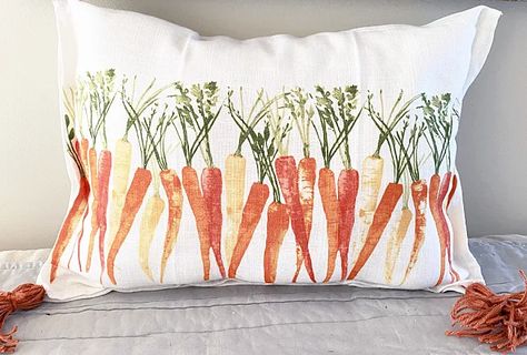 How to make a DIY carrot pillow Carrot Pillow, Carrot Decor, Pillow With Tassels, Tea Towels Diy, Diy Tea, Sew Projects, Spring Decorating, Digital Flowers, Pillow Forms