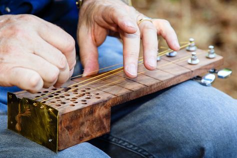 Homemade Drum, Wooden Instruments, Instruments Diy, Music Instruments Diy, Homemade Musical Instruments, Making Musical Instruments, Mountain Dulcimer, Homemade Instruments, Music Museum