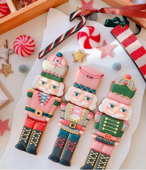 Nutcracker Cookies, Christmas Sugar Cookies Decorated, Pink Nutcracker, Flooding Cookies, Cookies Theme, Log Cake, Cake Decorator, Winter Cookie, Christmas Cakes