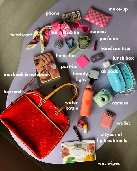 What’s in my art director bag? A LOT. When I tell you I’m a bag-lady….I’m a BAG👏🏽 LADY👏🏽 Bag Essentials Everyday, Everyday Bag Essentials, What's In My Purse, Travelling Tips, In My Purse, Emergency Bag, Inside My Bag, Long Hair Tips, Purse Essentials