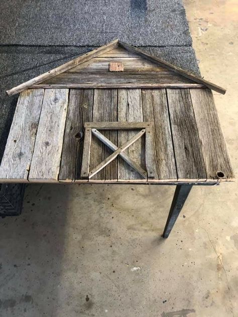 White frame upgrade 👉 Go to the website to find out more. Old Wood Repurposed, Small Barnwood Projects, Old Fence Wood Projects, Old Fence Board Projects, Old Barn Wood Ideas, Barn Board Crafts, Barnwood Crafts, Barnwood Decor, Barn Board Projects