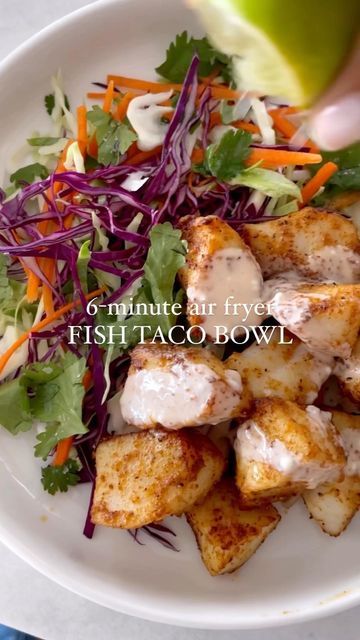 High Protein Air Fryer Recipes, Air Fryer Recipes Healthy Low Carb, Gina Homolka, Bowl Meals, High Fat Low Carb Recipes, Balloon Shades, Air Fryer Fish, Bon Apetit, Fish Taco