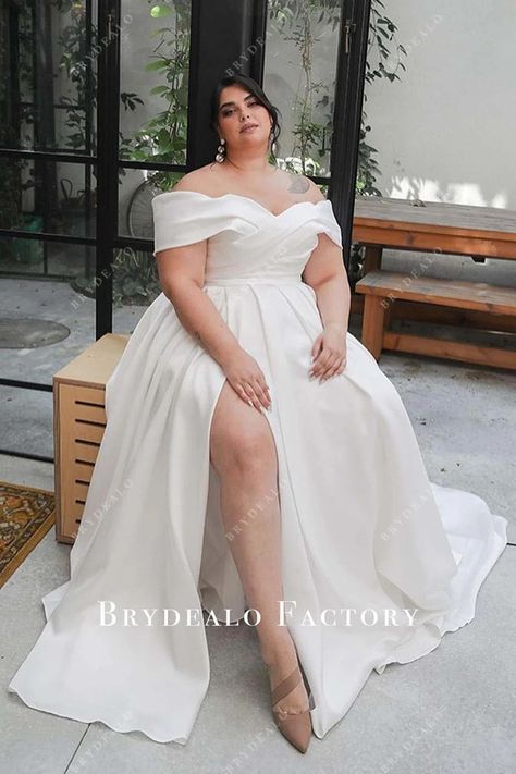 Plus Size Simple Wedding Dresses, Plus Size 28 Wedding Dresses, Plus Size Basque Waist Wedding Dress, Plus Size Wedding Dress Ballgown, Petite Plus Size Wedding Dress, Basque Waist Wedding Dress Plus Size, Plus Size Off The Shoulder Wedding Dress, Wedding Anniversary Dress Ideas, Plus Size A Line Wedding Dresses