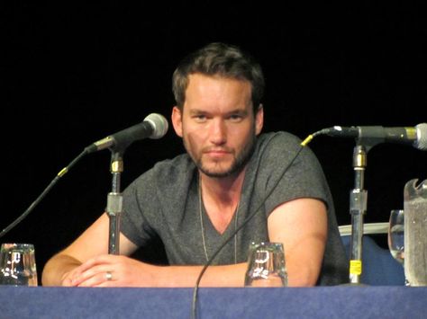 Welsh Actor/Singer Gareth David-Lloyd Gareth David Lloyd, Uk Actors, Captain Jack Harkness, Jack Harkness, John Barrowman, Bbc Tv Series, Matthew Gray, Matthew Gray Gubler, Captain Jack