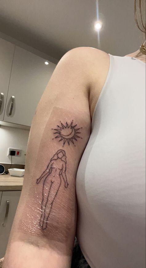 Sole Tattoo, Divine Feminine Tattoo, Angle Tattoo, Tattoo 2023, Artsy Tattoos, M Tattoos, Soul Tattoo, The Sun And Moon, Feminine Tattoo