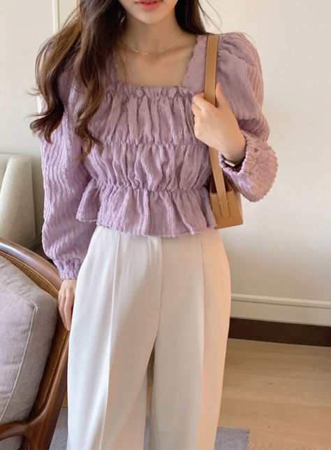 Crop Top Outfits Korean Style, Women Loose Shirt, Japanese Fashion Women, Outfit Korean Style, Blouse Casual Fashion, Western Outfits Women, Fashion Muslim, Fashion Tops Blouse, Easy Trendy Outfits