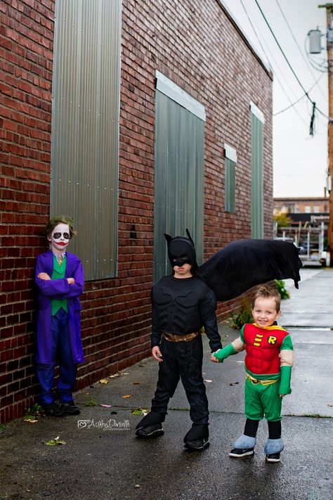 Batman And Robin Costume, Kids Joker Costume, Unique Kids Halloween Costume, Batman And Robin Costumes, Costumes Unique, Family Themed Halloween Costumes, Sibling Halloween Costumes, Creative Halloween Costumes Diy, Robin Costume