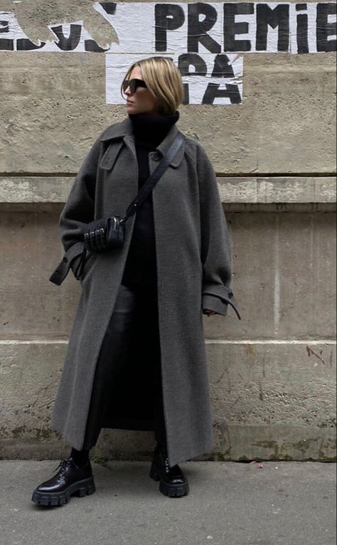 Alexis Foreman, Grey Coat Outfit, Mantel Outfit, Long Coat Outfit, Oversize Outfit, Old Money Outfit, Monochromatic Fashion, Money Outfit, Ootd Aesthetic